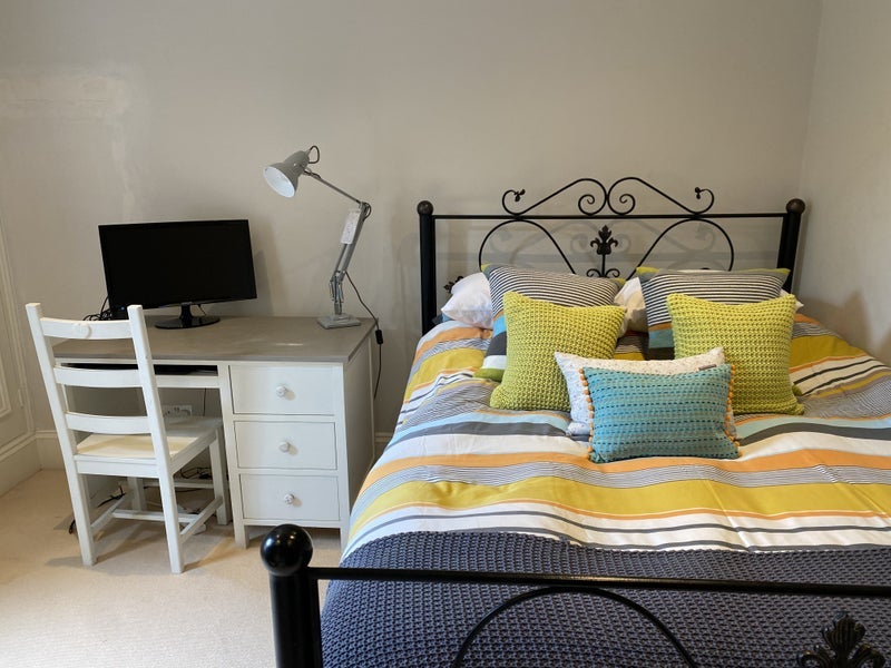 Room Quarrendon Street in Greater London
