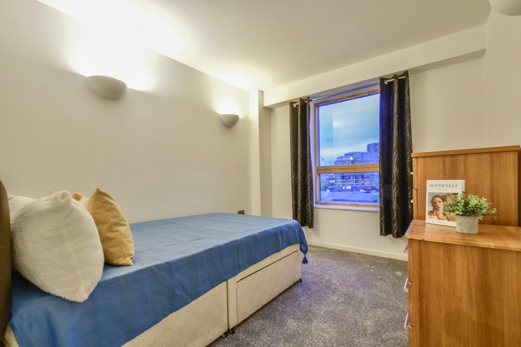 Flat Whitehall Riverside in Leeds