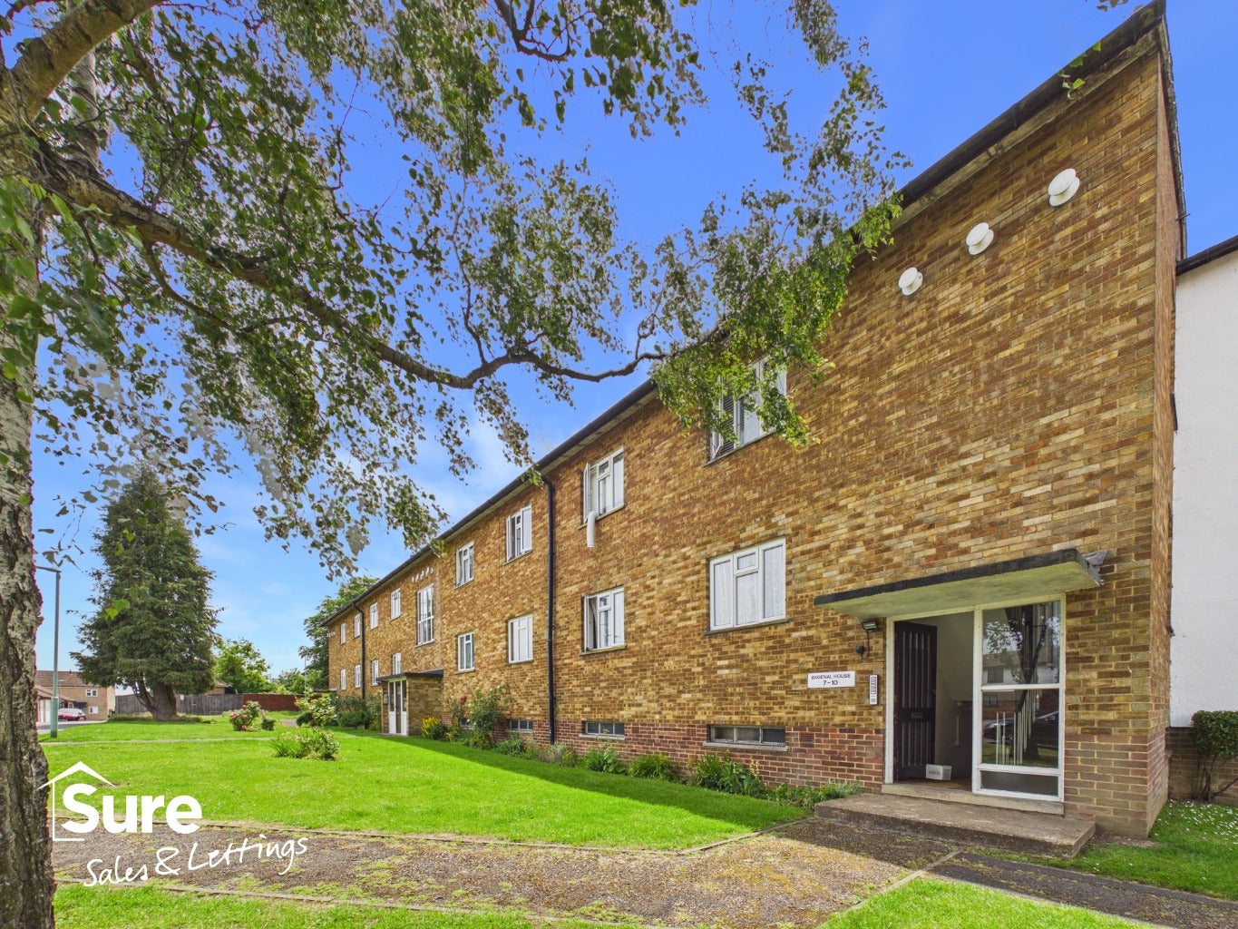 Flat Edward Close in Three Rivers