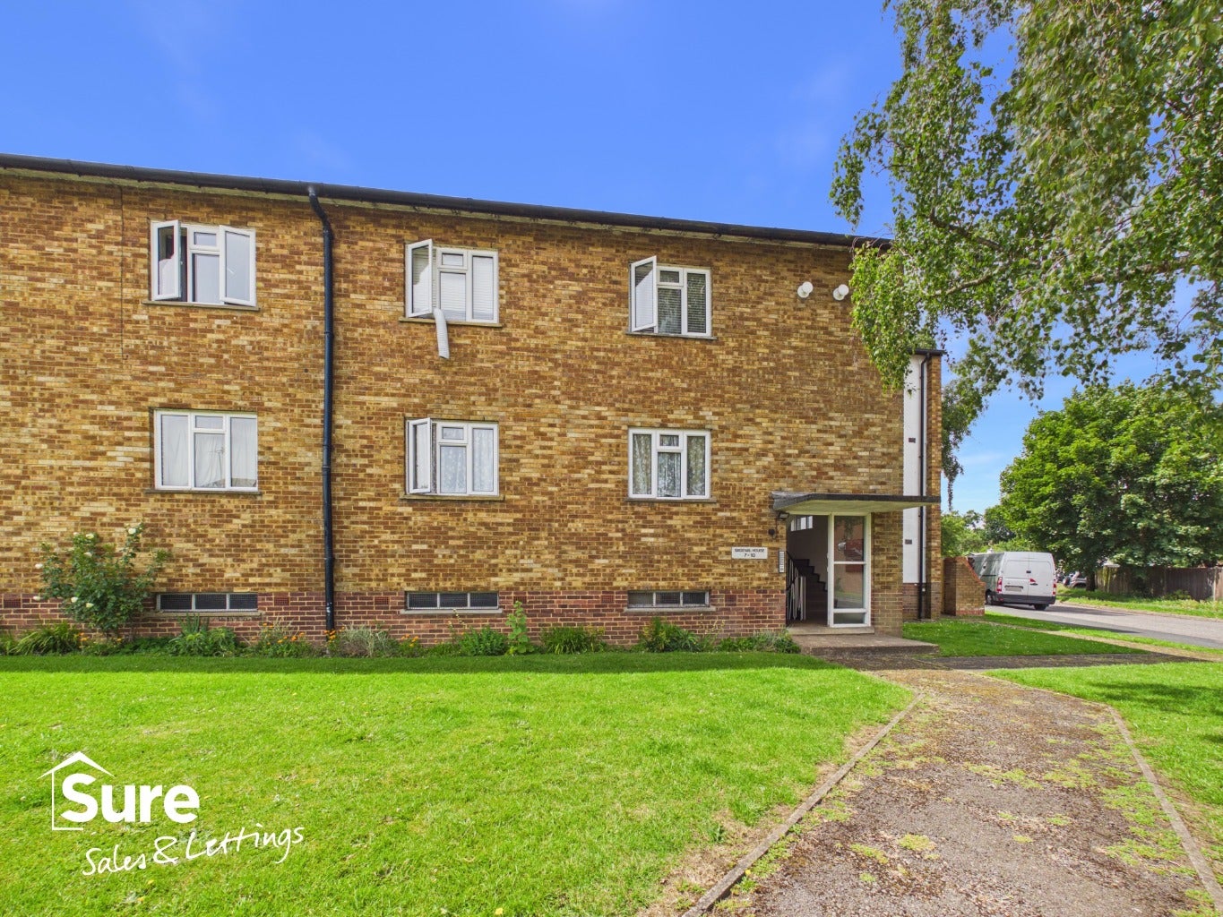 Flat Edward Close in Three Rivers