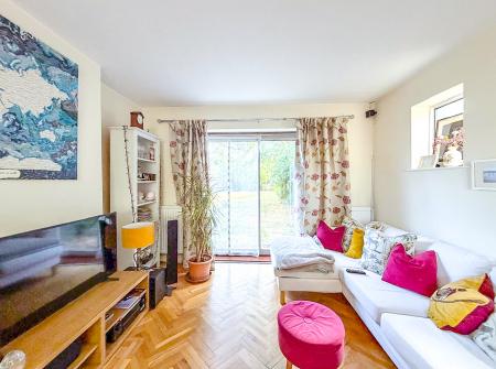 House Pinn Way in Greater London