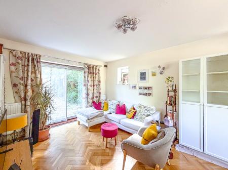 House Pinn Way in Greater London