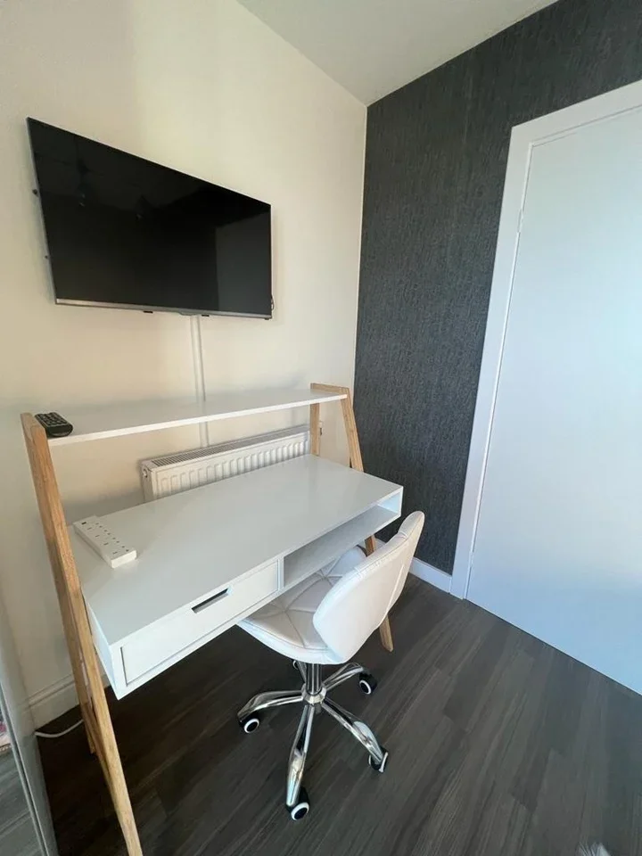 Room Adenmore Road in Greater London