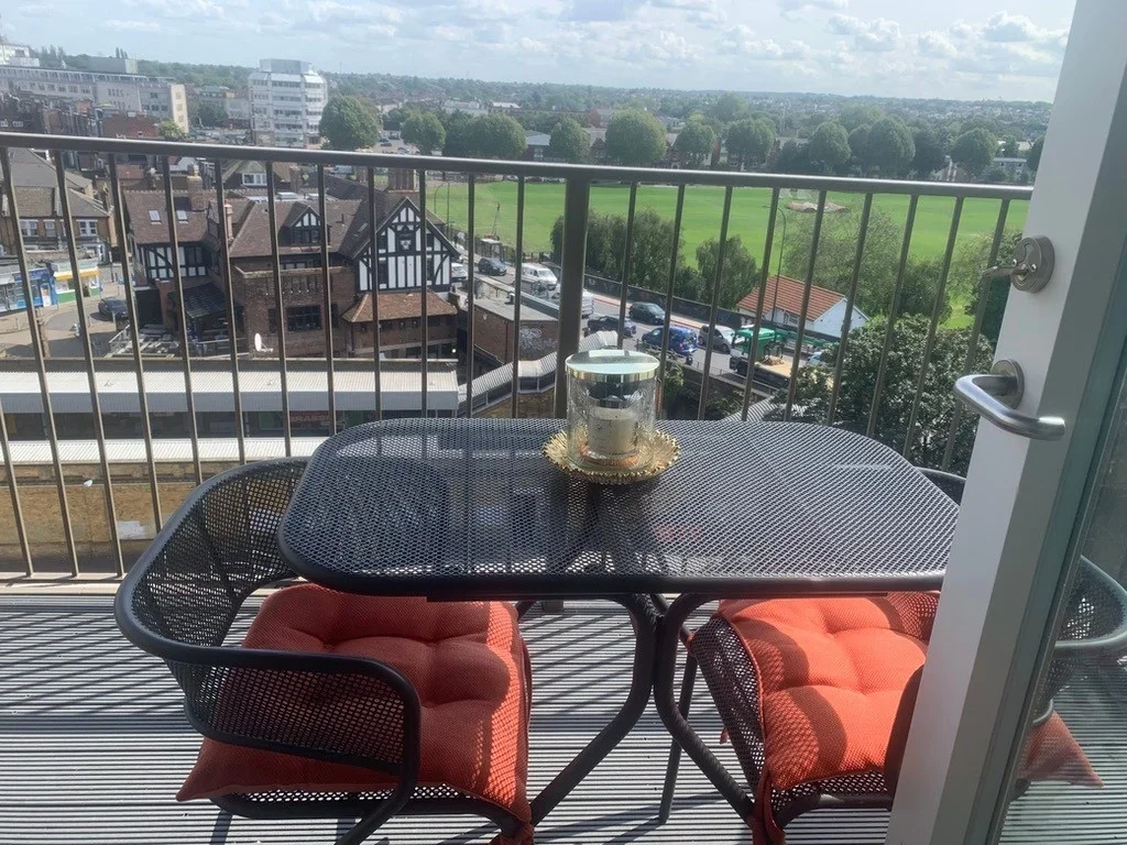 Room Adenmore Road in Greater London