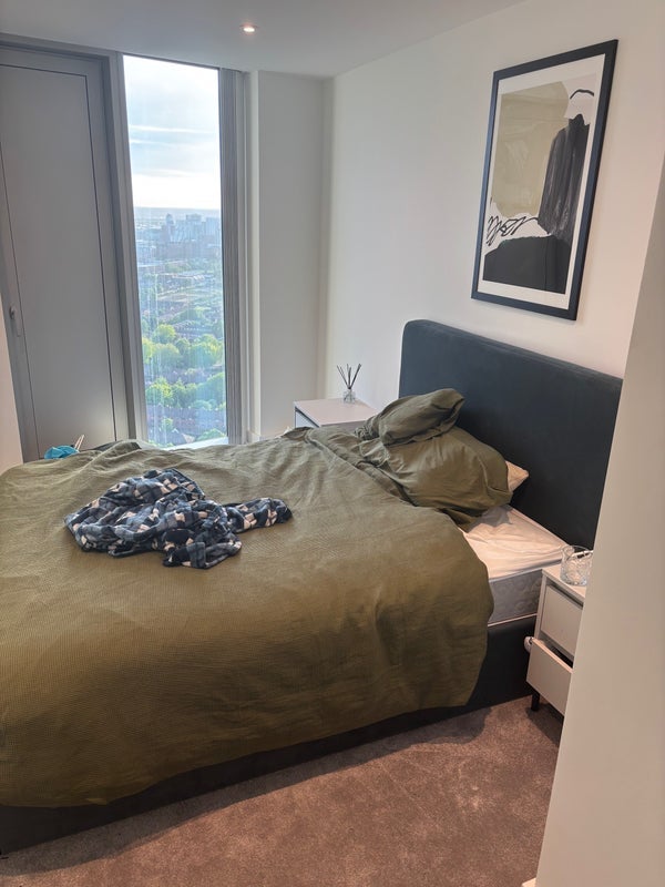 Room Dearmans Place in Salford