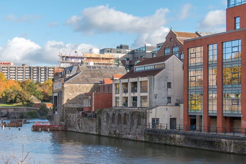 Flat George's Square in Bristol