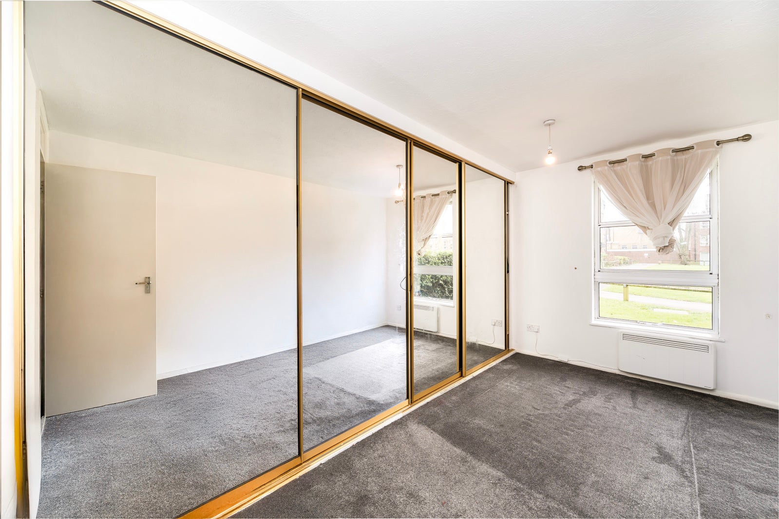 Flat Marlowe Gardens in Greater London