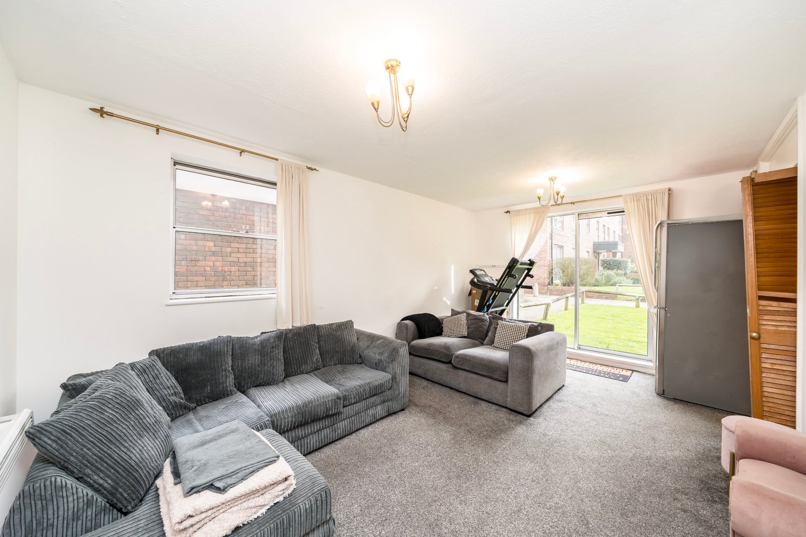 Flat Marlowe Gardens in Greater London