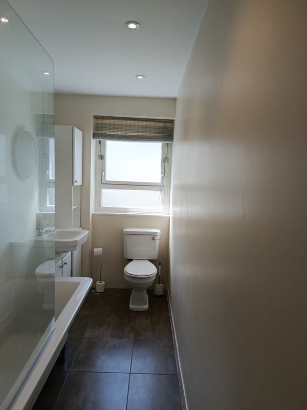 Room Thornwood Place in Glasgow