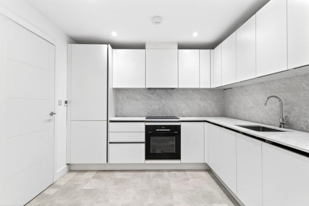 Flat Mulberry Street in Greater London