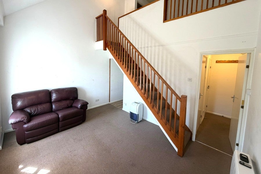 Flat Bradfield Close in Guildford