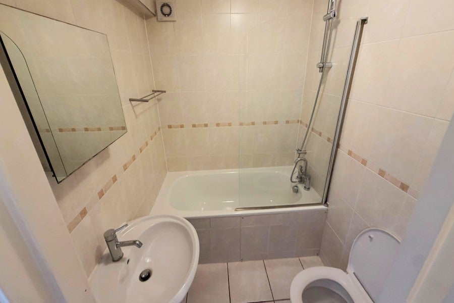 Flat Bradfield Close in Guildford