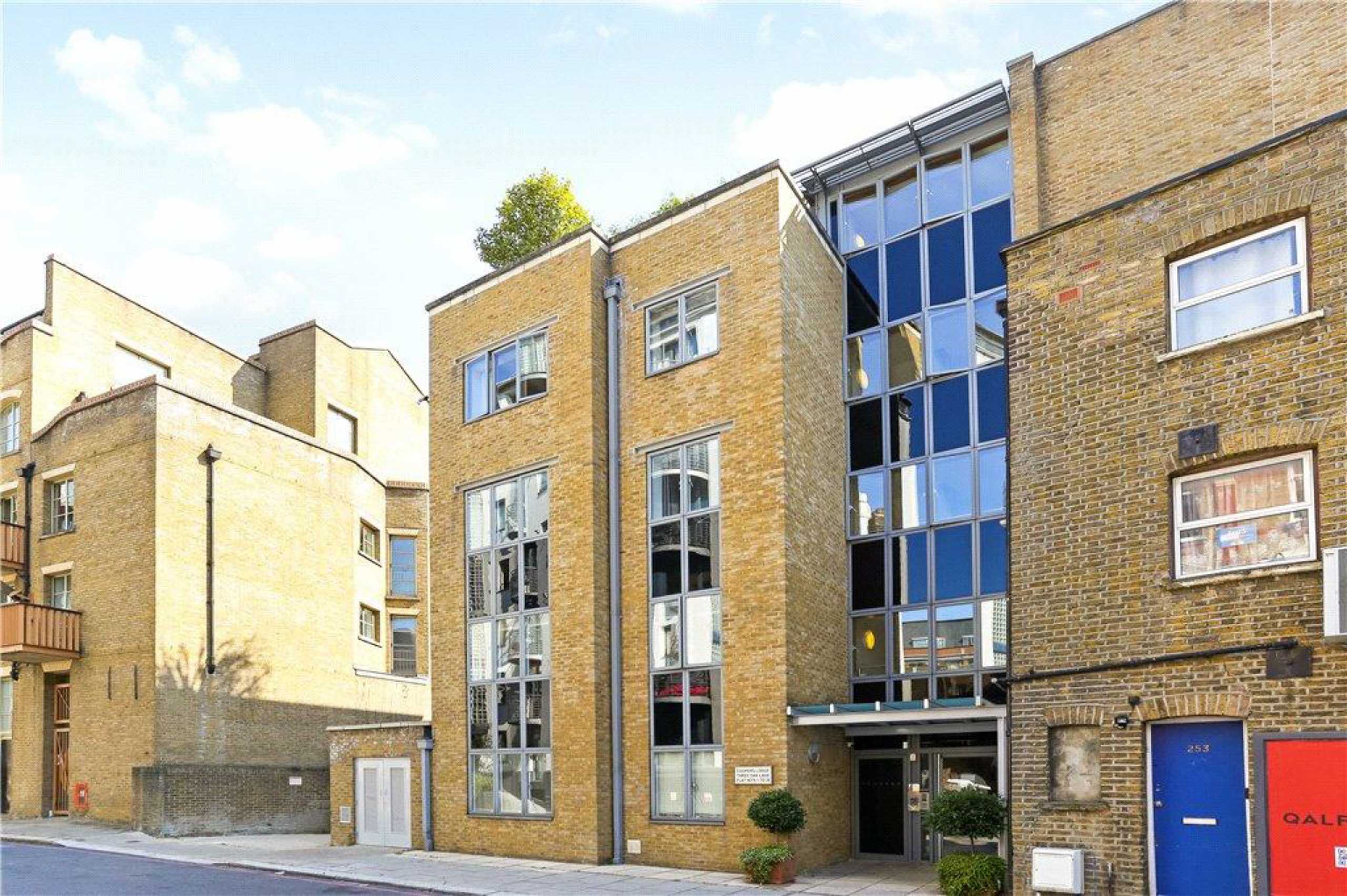Flat Three Oak Lane in Greater London