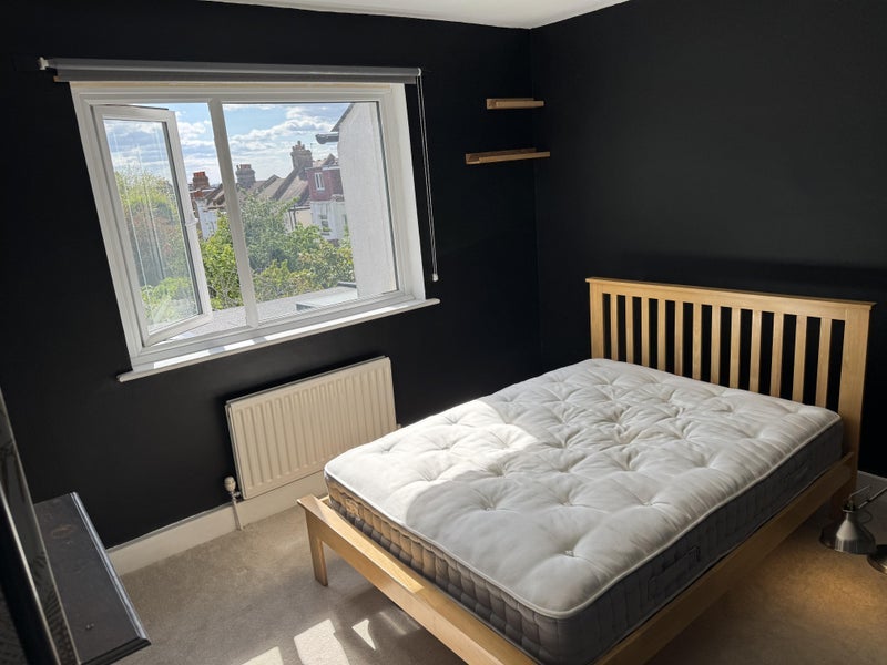 Room Annsworthy Avenue in Greater London