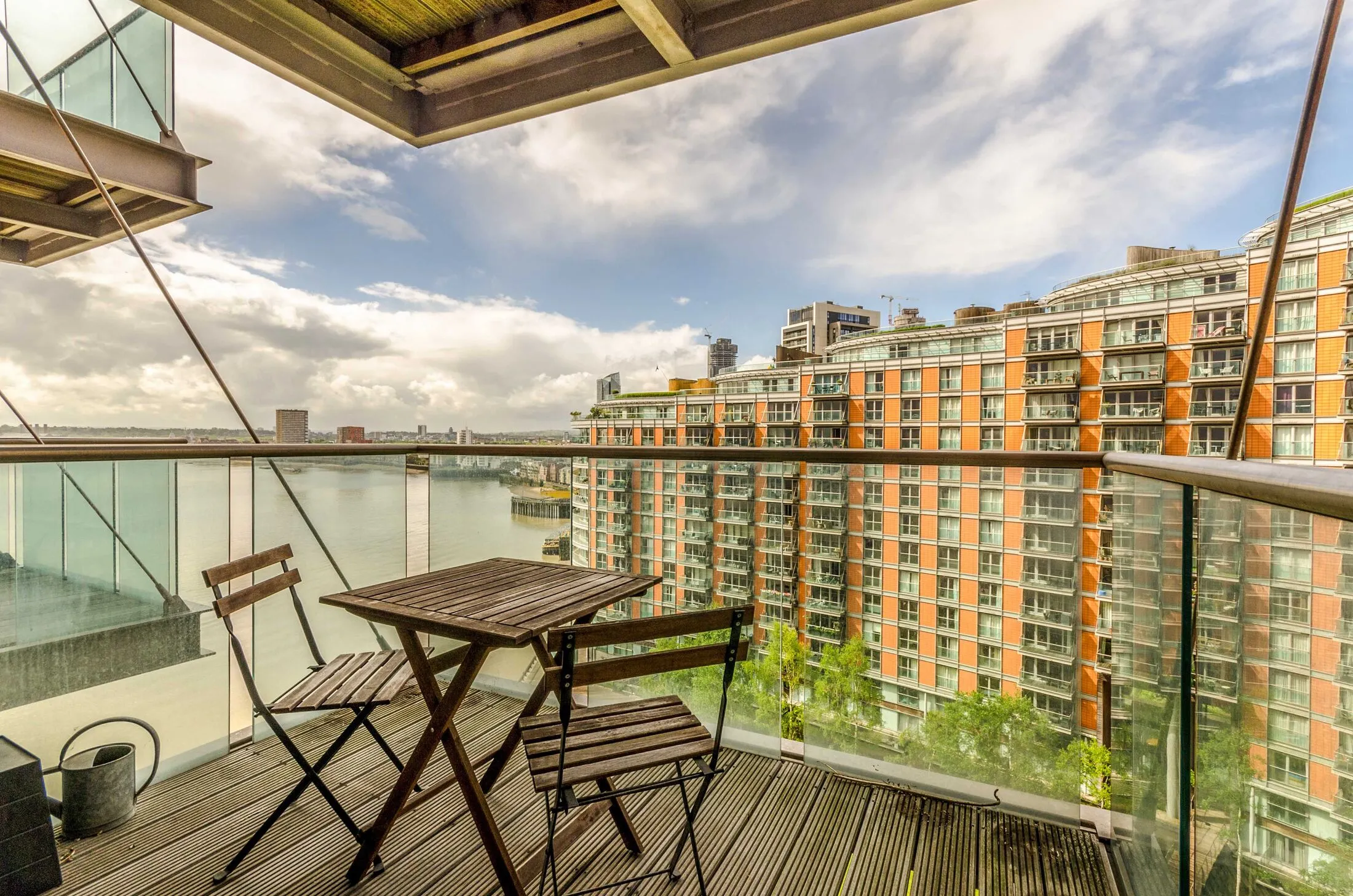 Flat Fairmont Avenue in Greater London
