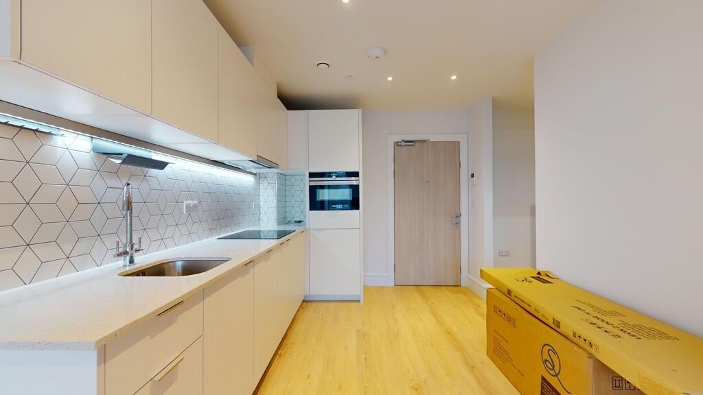 Flat Beverley Way in Greater London