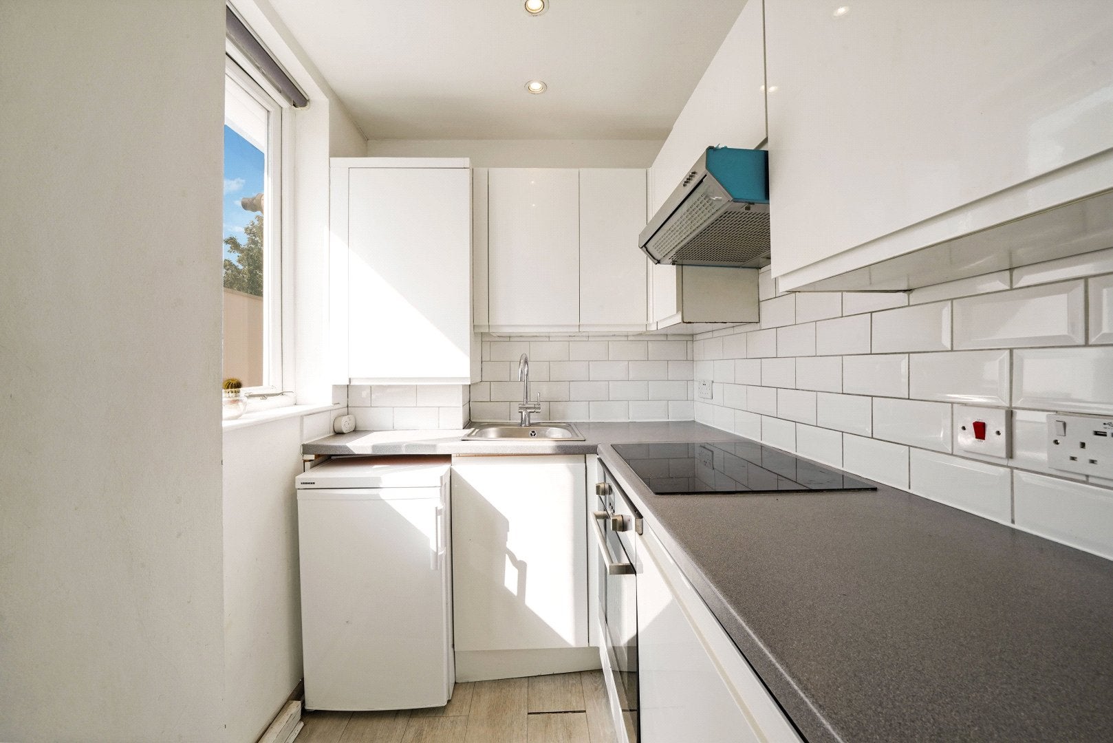 Flat St Quintin Avenue in Greater London