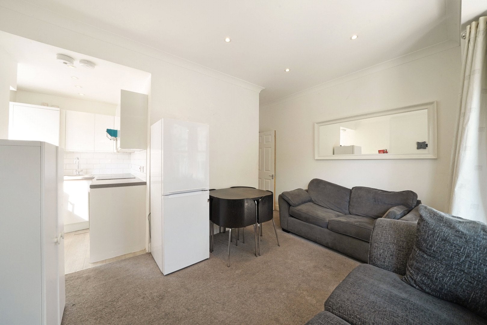 Flat St Quintin Avenue in Greater London