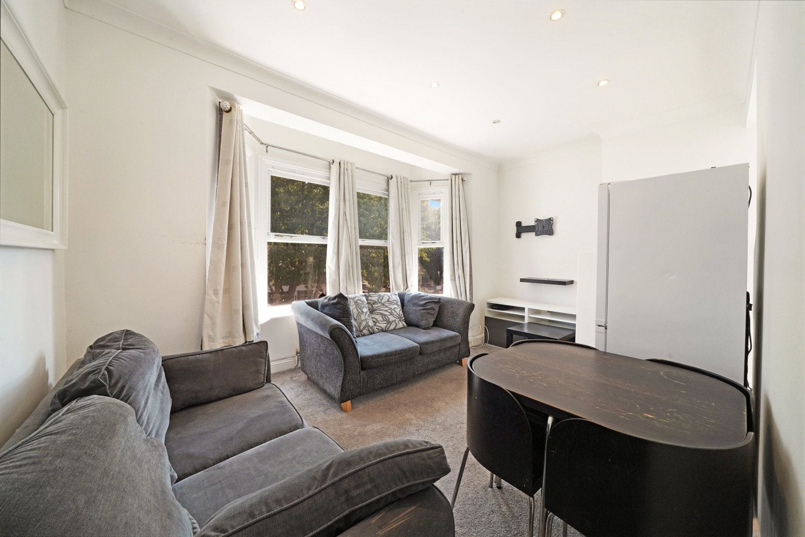 Flat St Quintin Avenue in Greater London