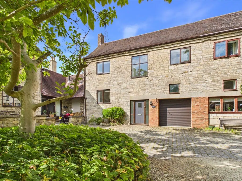 House Haresfield Lane in Stroud