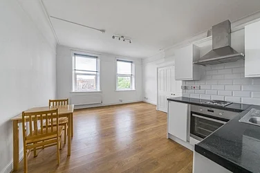 Flat Fawley Road in London