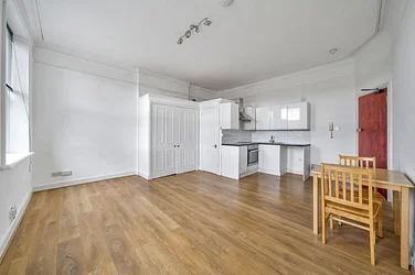 Flat Fawley Road in London