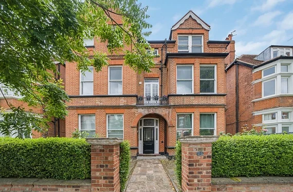 Flat Fawley Road in London