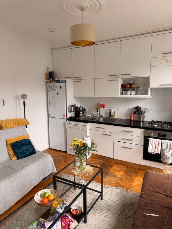 Room Harberton Road in Greater London