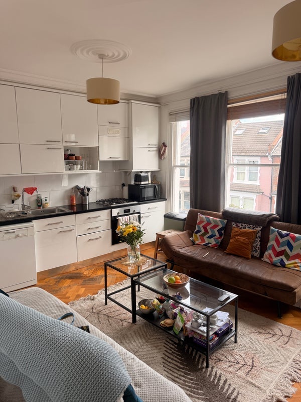 Room Harberton Road in Greater London