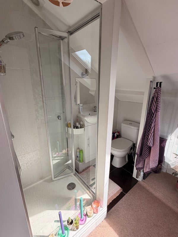 Room Harberton Road in Greater London