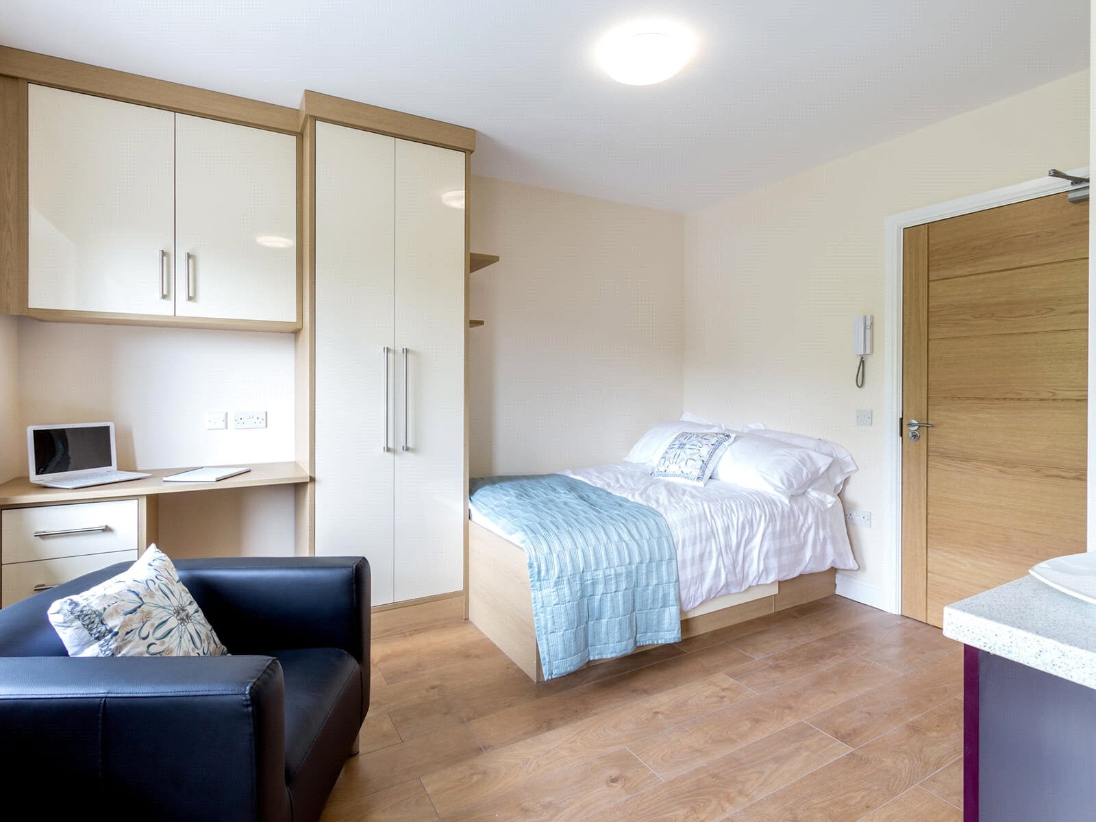 Flat Lofthouse Place in Leeds