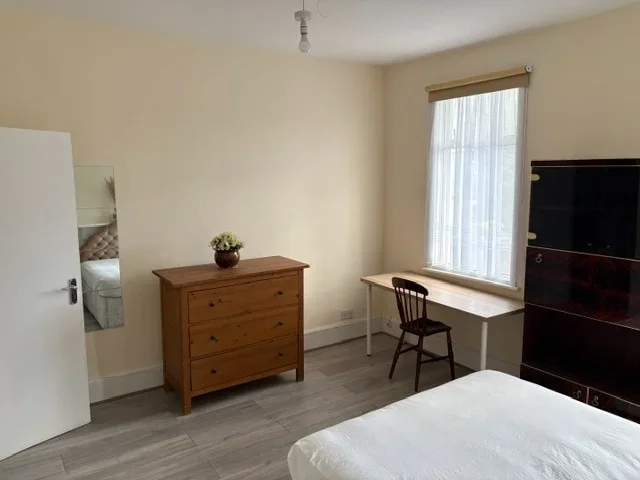 Room Buxton Road in Greater London