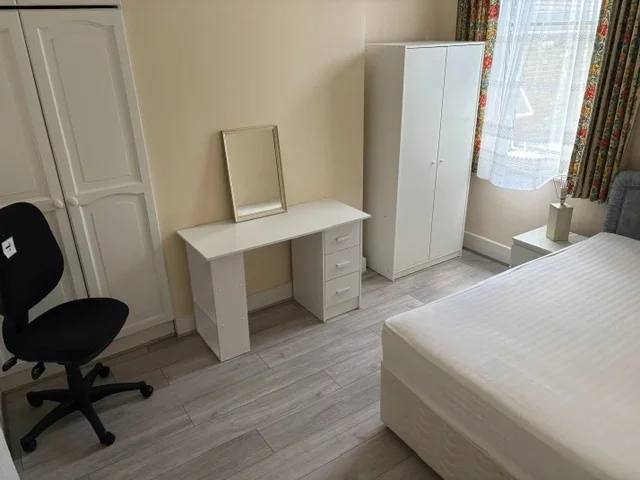 Room Buxton Road in Greater London