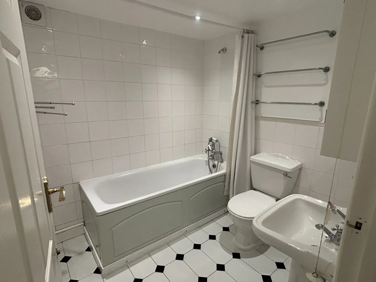 Flat Digby Crescent in Greater London