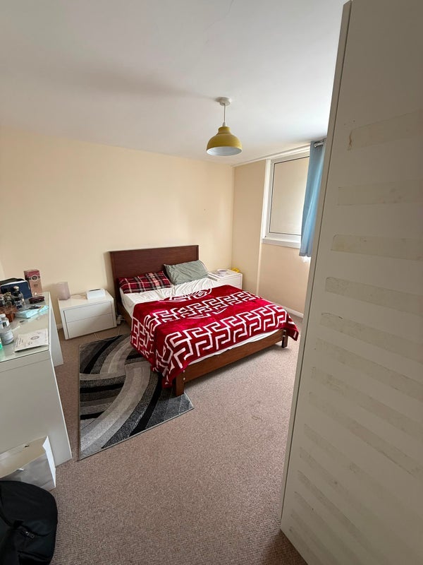 Room Oman Avenue in Greater London