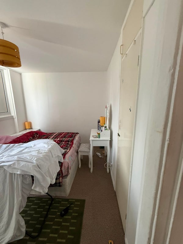 Room Oman Avenue in Greater London