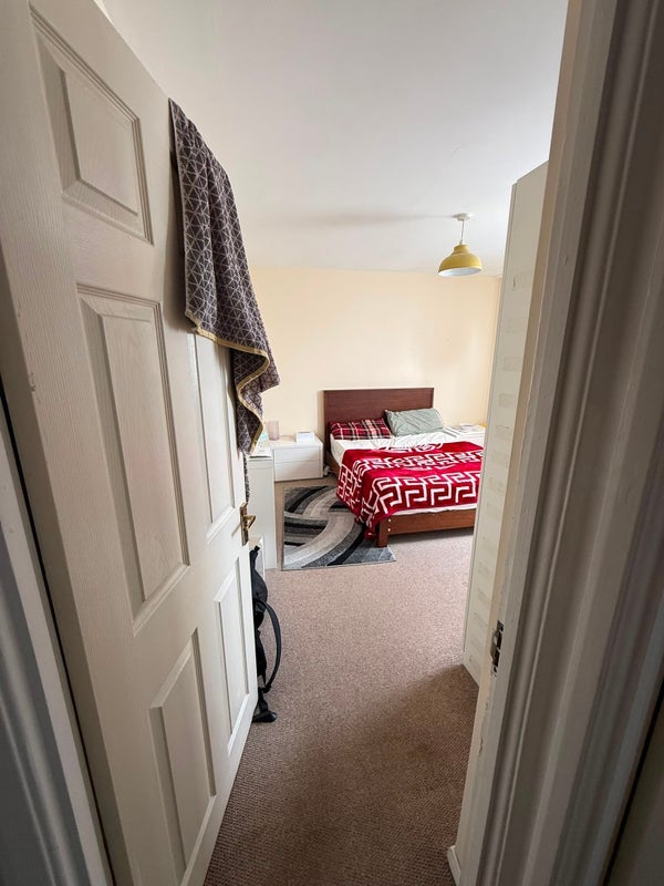 Room Oman Avenue in Greater London