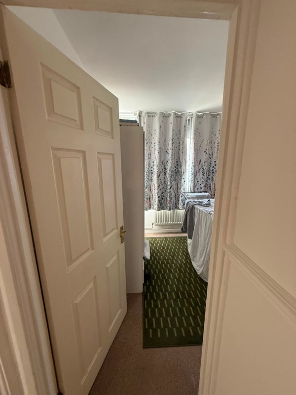 Room Oman Avenue in Greater London