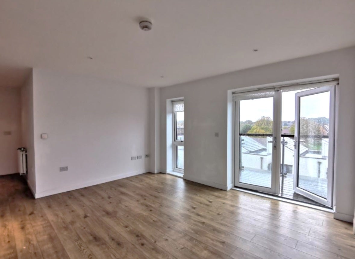 Flat Okemore Gardens in Greater London