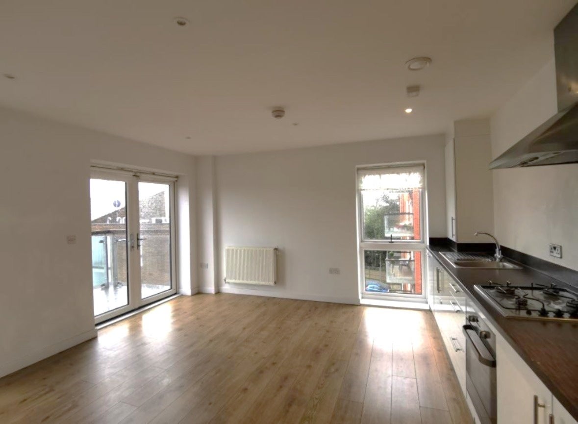 Flat Okemore Gardens in Greater London