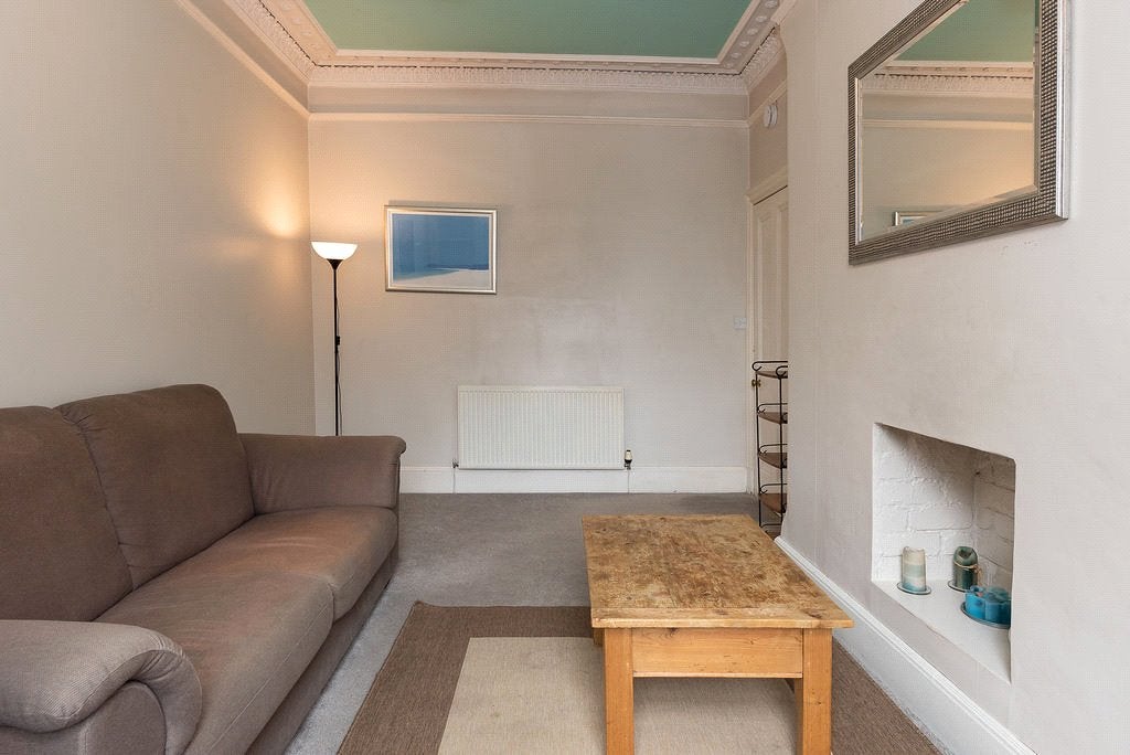 Flat Harrison Gardens in City of Edinburgh
