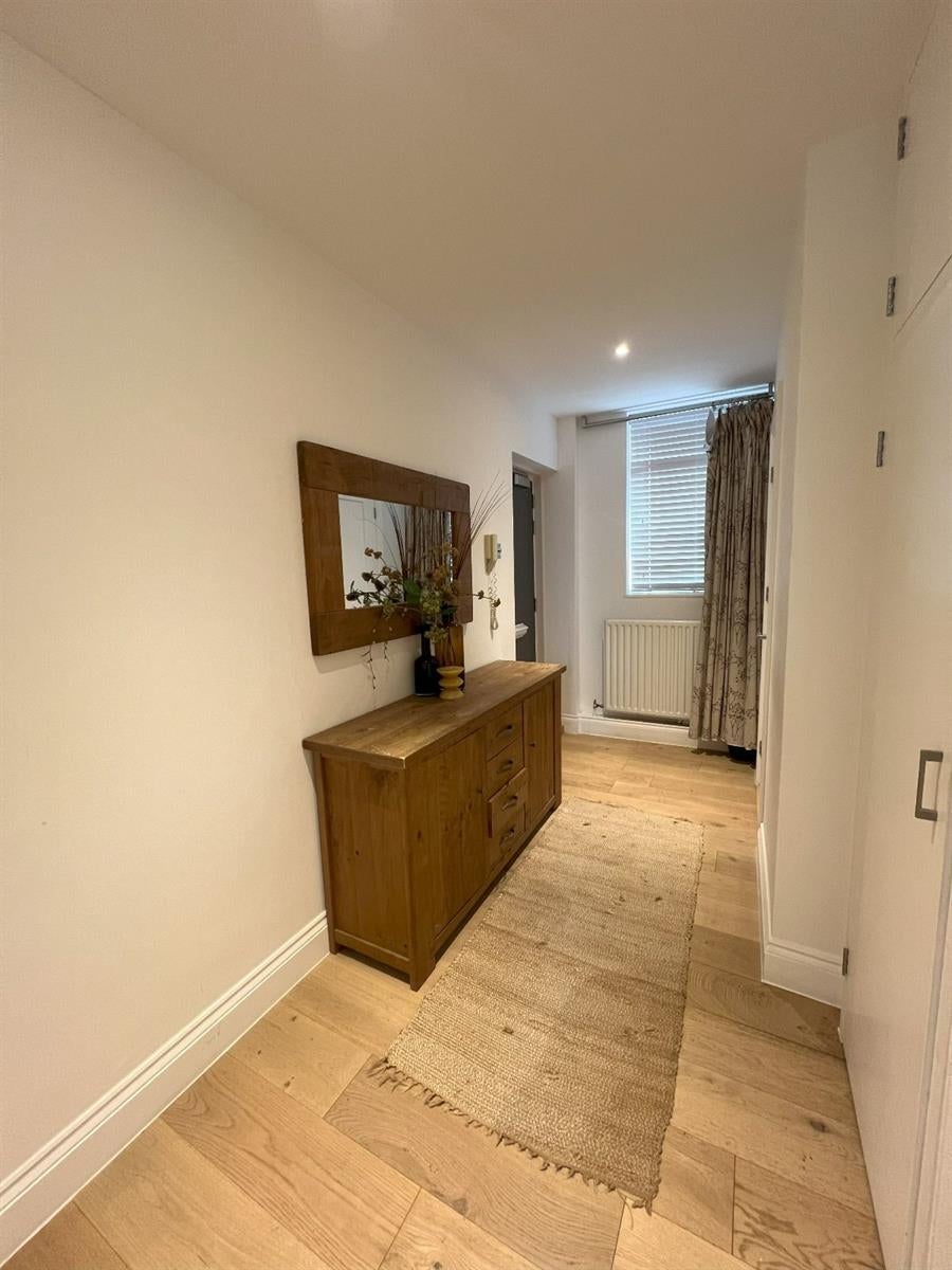 Flat Mead Close in Greater London