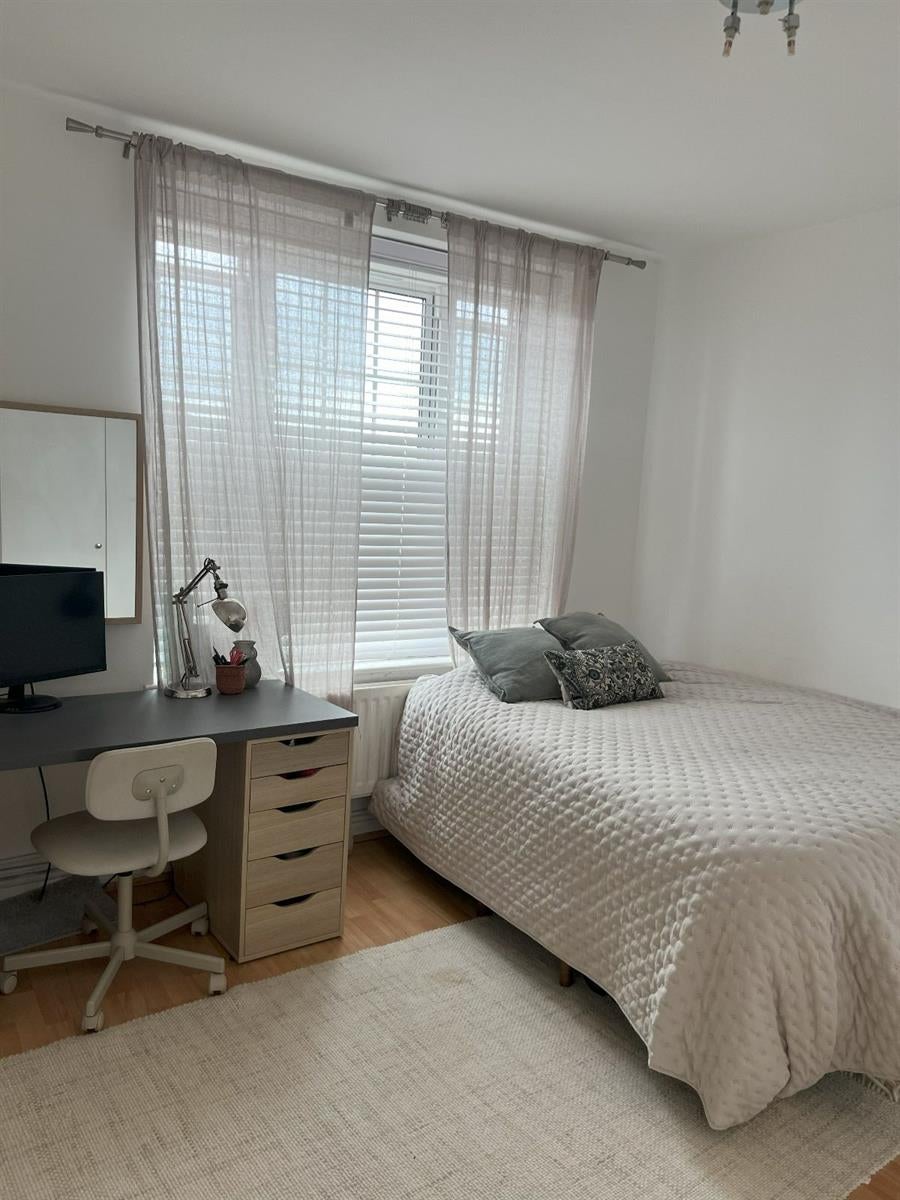 Flat Mead Close in Greater London