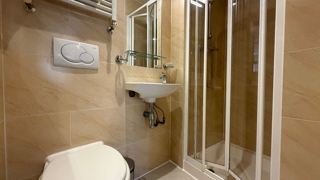 Flat Cartwright Gardens in Greater London