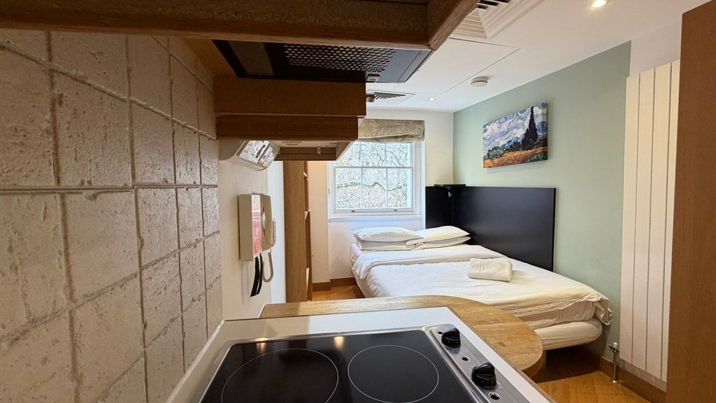 Flat Cartwright Gardens in Greater London