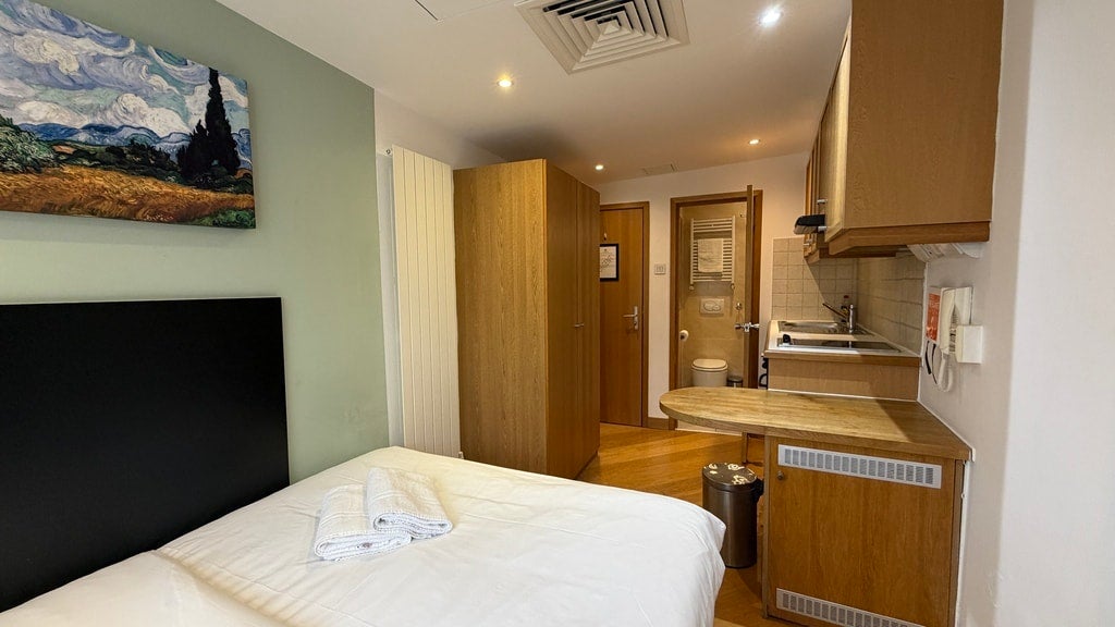 Flat Cartwright Gardens in Greater London