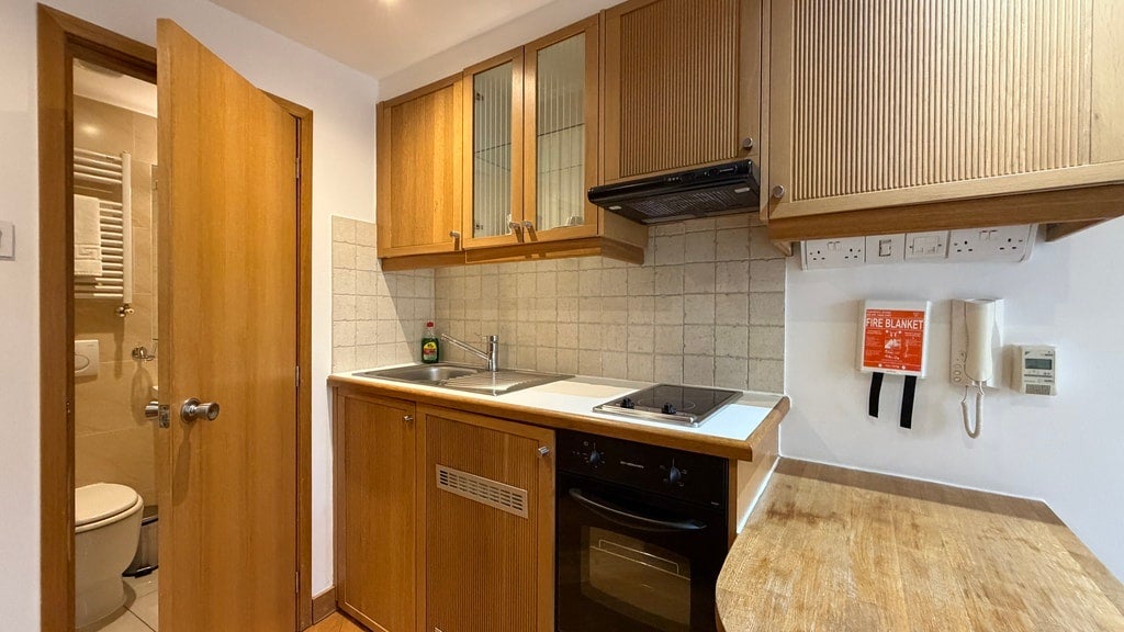 Flat Cartwright Gardens in Greater London