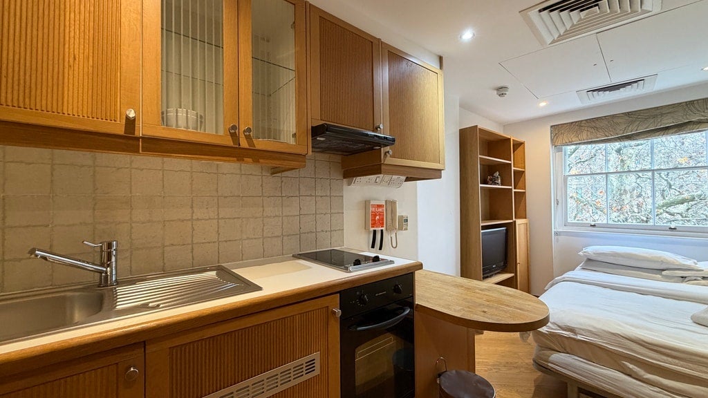 Flat Cartwright Gardens in Greater London