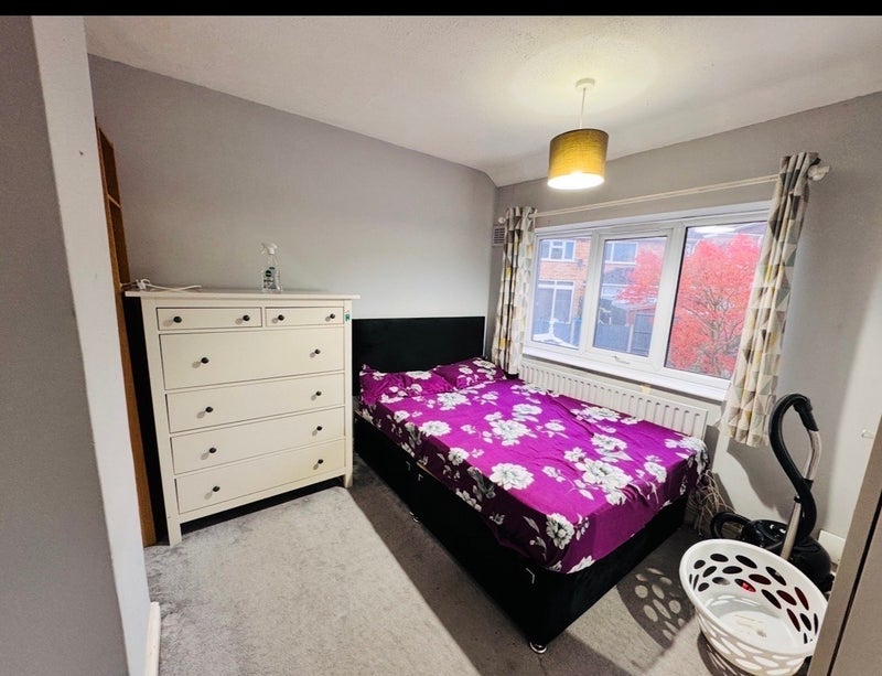 Room Queensgate Drive in Charnwood