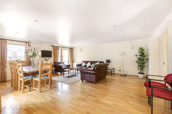 Flat Meridian Place in Greater London